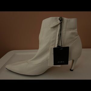 Zara (Paris) white slouch ankle bootie